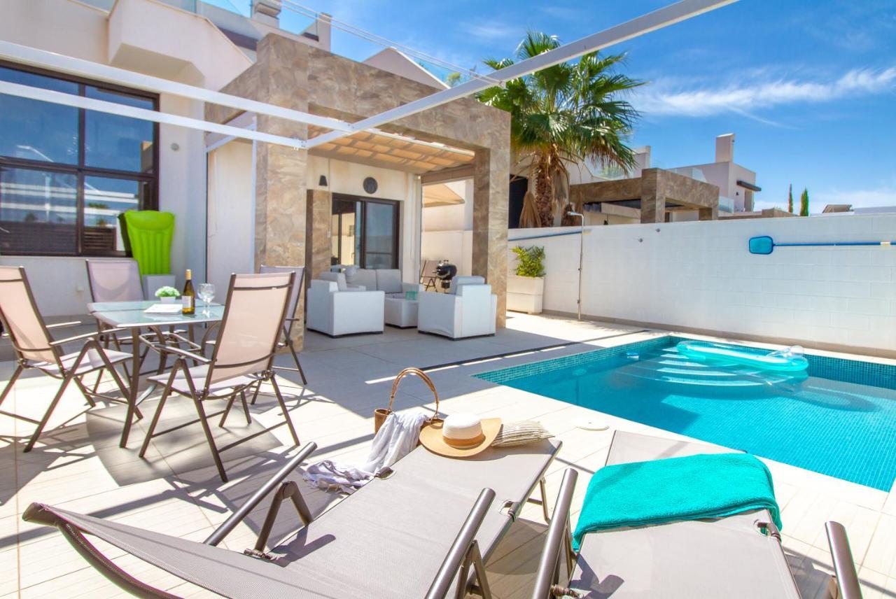 Villa Nina With Pool 로잘레스 외부 사진