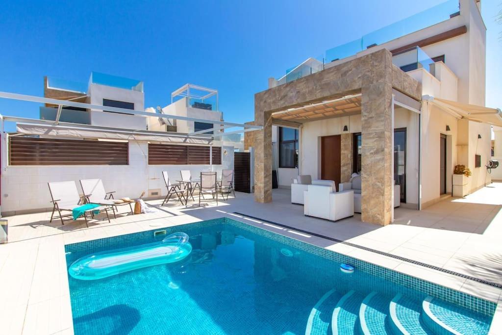 Villa Nina With Pool 로잘레스 외부 사진