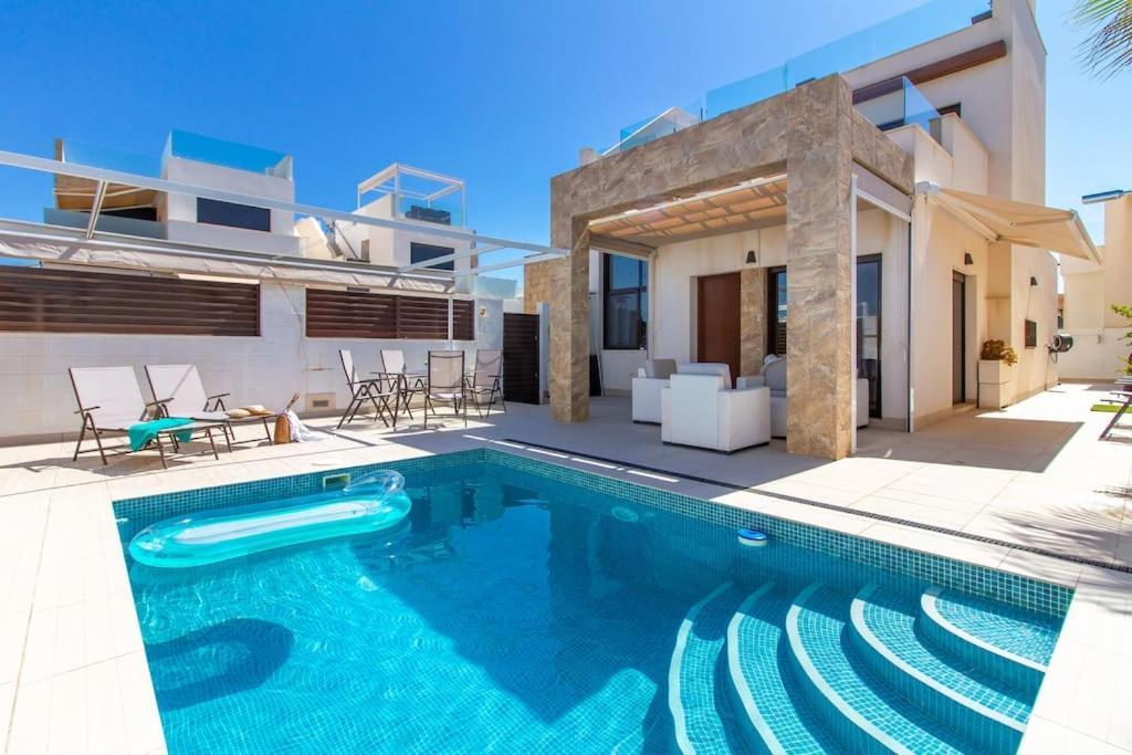 Villa Nina With Pool 로잘레스 외부 사진