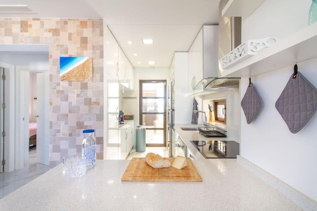 Villa Nina With Pool 로잘레스 외부 사진